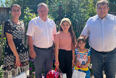 В школу – с «депутатским» портфелем